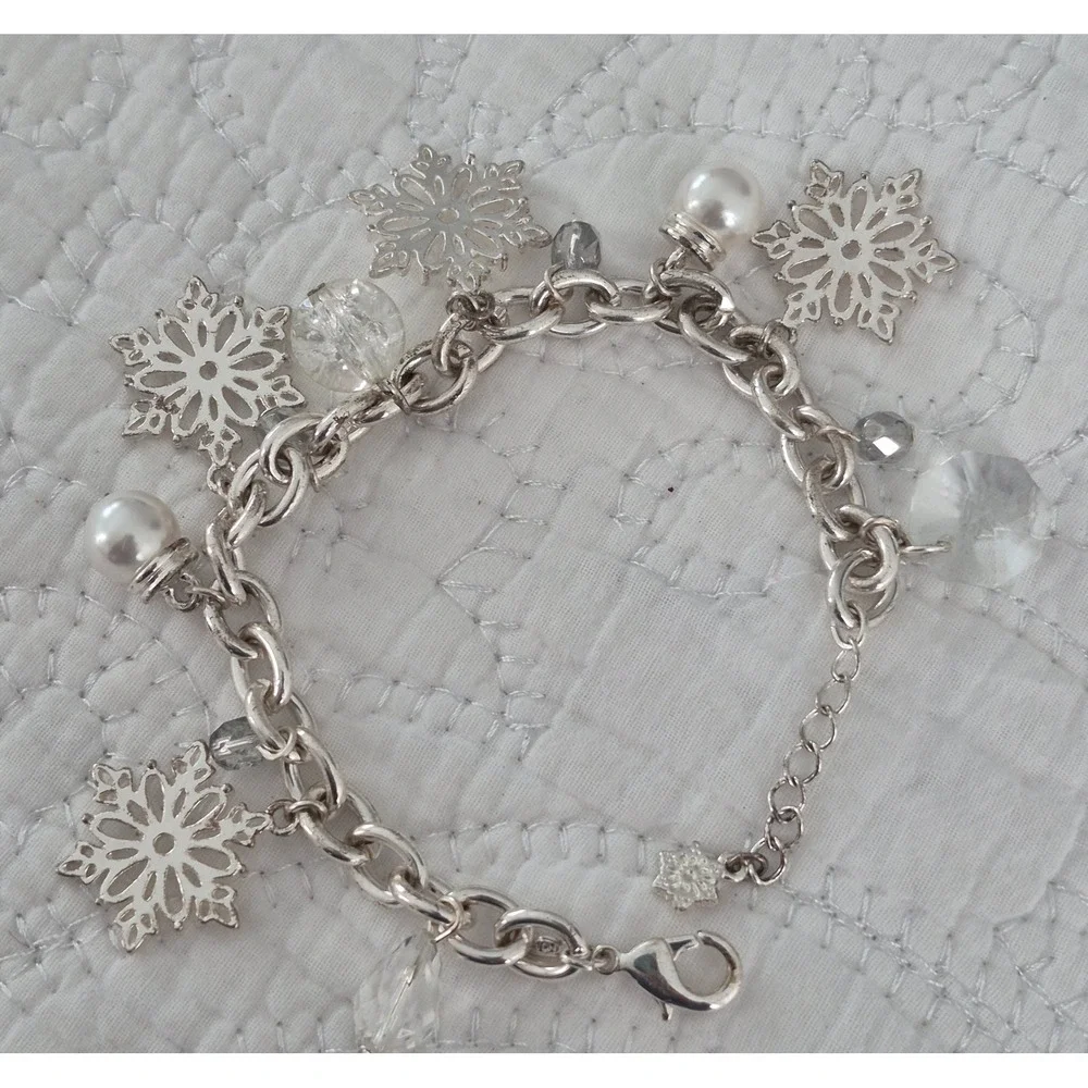 Avon Snowflake Charm Bracelet Silver Tone Faux Pearl Crystal Winter Holiday